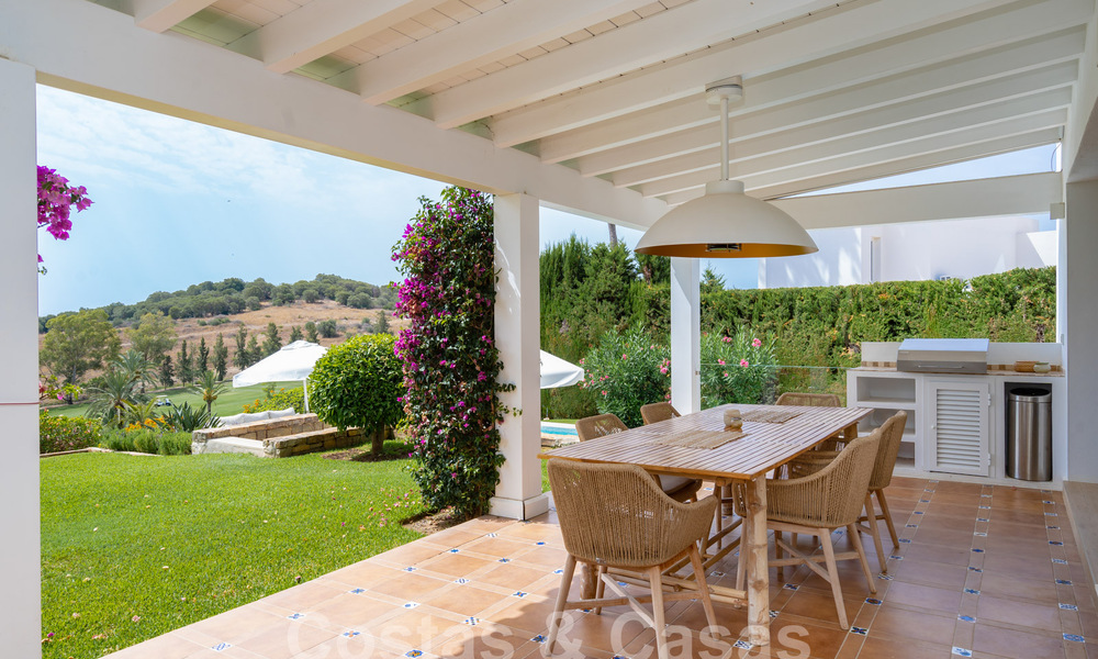 Villa de lujo andaluza con encanto atemporal en venta en primera línea de golf en Benahavis - Marbella 58865