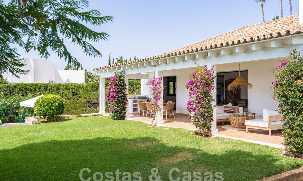 Villa de lujo andaluza con encanto atemporal en venta en primera línea de golf en Benahavis - Marbella 58866