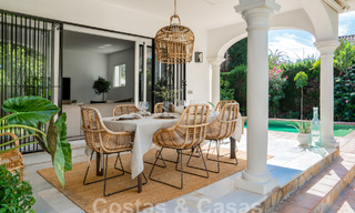 Villa tradicional de una sola planta en venta, cerca de la playa en la Nueva Milla de Oro, Marbella - Estepona 58872 
