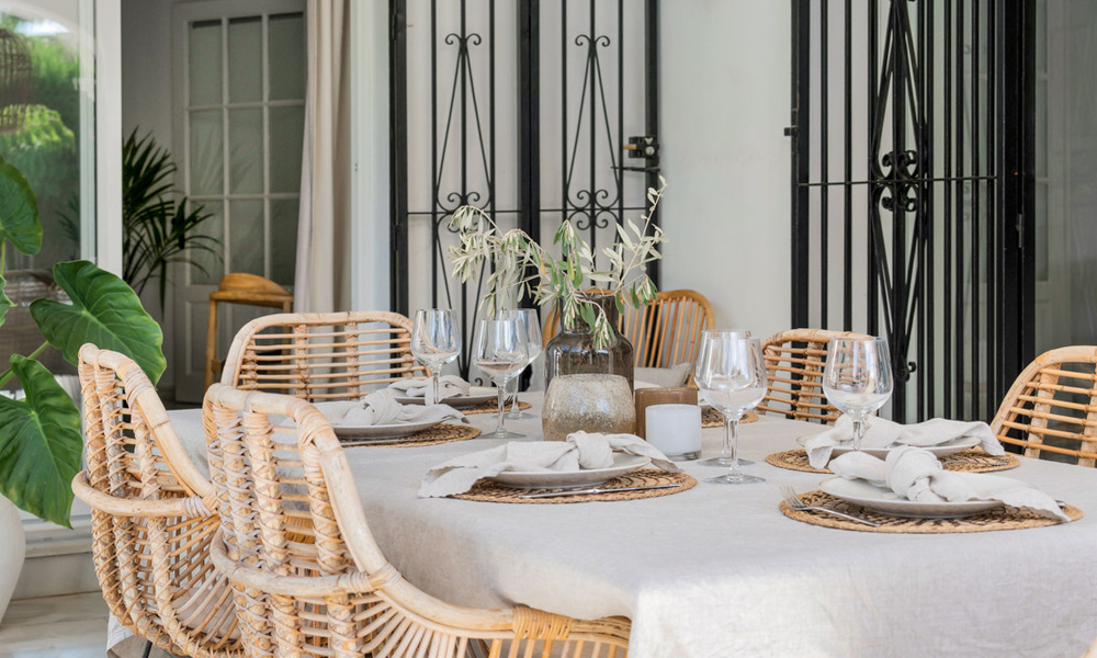 Villa tradicional de una sola planta en venta, cerca de la playa en la Nueva Milla de Oro, Marbella - Estepona 58881