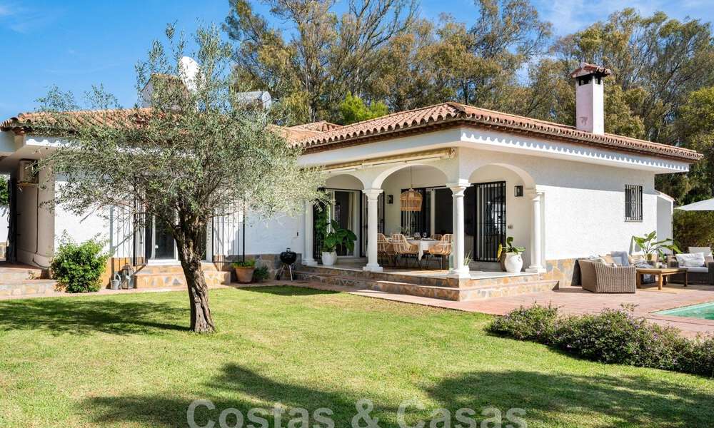 Villa tradicional de una sola planta en venta, cerca de la playa en la Nueva Milla de Oro, Marbella - Estepona 58884