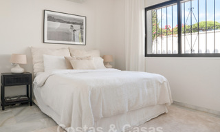 Villa tradicional de una sola planta en venta, cerca de la playa en la Nueva Milla de Oro, Marbella - Estepona 58889 