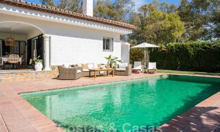 Villa tradicional de una sola planta en venta, cerca de la playa en la Nueva Milla de Oro, Marbella - Estepona 58891 