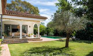 Villa tradicional de una sola planta en venta, cerca de la playa en la Nueva Milla de Oro, Marbella - Estepona 58893 