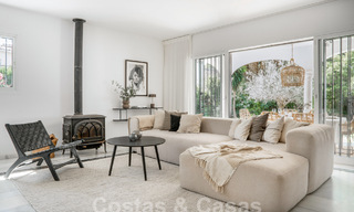 Villa tradicional de una sola planta en venta, cerca de la playa en la Nueva Milla de Oro, Marbella - Estepona 58895 
