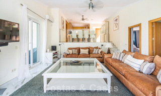 Villa en venta con gran jardín cerca de servicios en Marbella Este 58909 