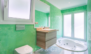 Villa en venta con gran jardín cerca de servicios en Marbella Este 58922 