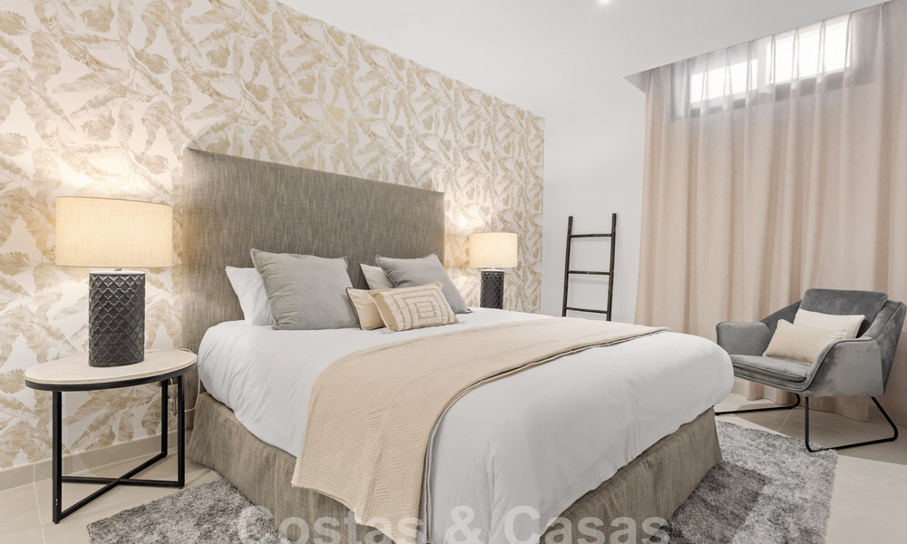 Villa modernista pareada en venta a un paso de la playa cerca de Puerto Banús en Marbella 58940