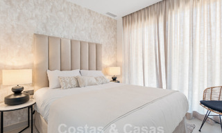 Villa modernista pareada en venta a un paso de la playa cerca de Puerto Banús en Marbella 58951 