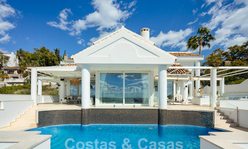 Villa de lujo mediterránea con vistas panorámicas al mar en venta en el valle del golf de Nueva Andalucia en Marbella 59109