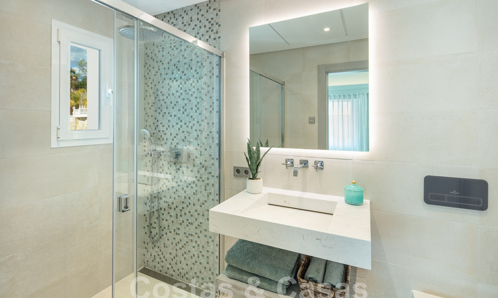 Villa de lujo mediterránea con vistas panorámicas al mar en venta en el valle del golf de Nueva Andalucia en Marbella 59112