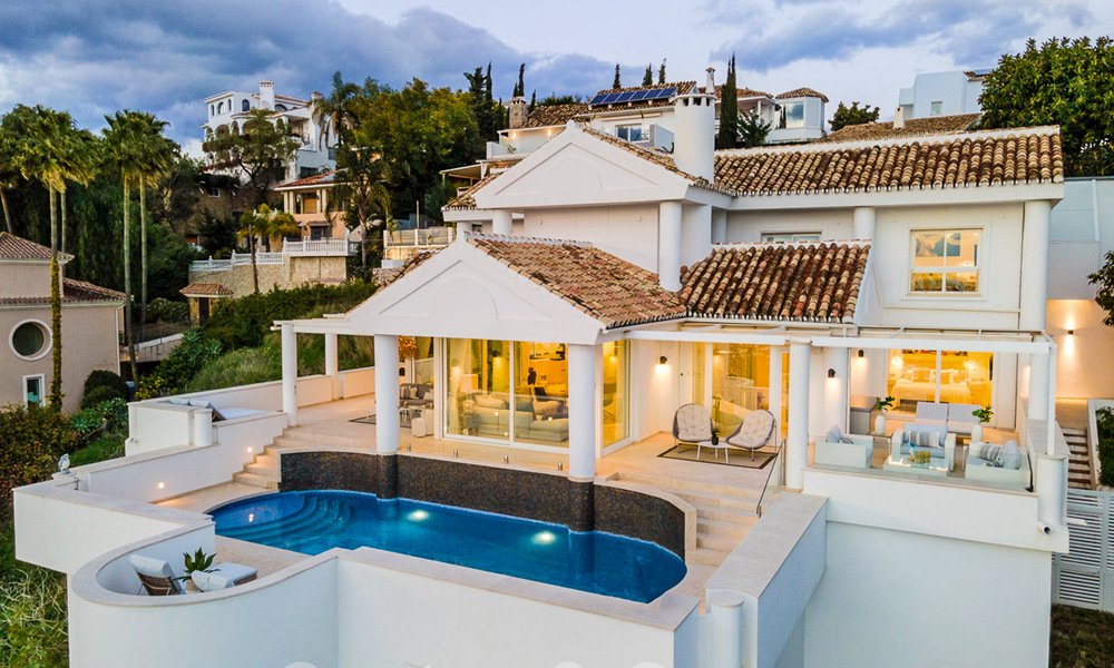 Villa de lujo mediterránea con vistas panorámicas al mar en venta en el valle del golf de Nueva Andalucia en Marbella 59114