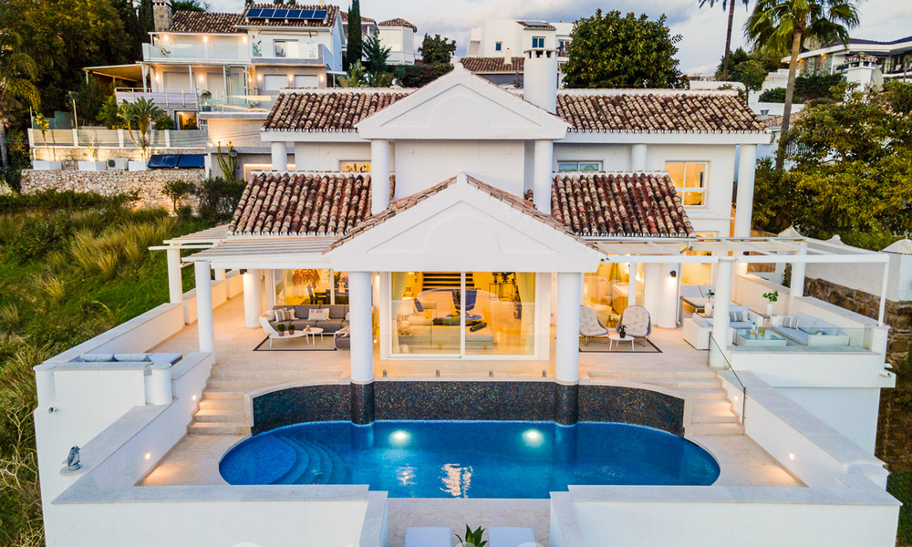 Villa de lujo mediterránea con vistas panorámicas al mar en venta en el valle del golf de Nueva Andalucia en Marbella 59115