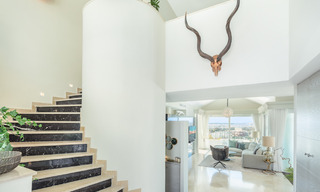 Villa de lujo mediterránea con vistas panorámicas al mar en venta en el valle del golf de Nueva Andalucia en Marbella 59119 