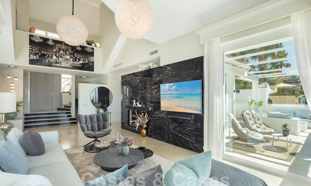 Villa de lujo mediterránea con vistas panorámicas al mar en venta en el valle del golf de Nueva Andalucia en Marbella 59121