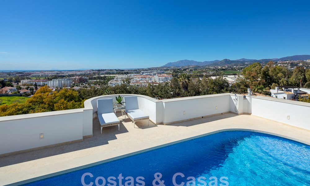 Villa de lujo mediterránea con vistas panorámicas al mar en venta en el valle del golf de Nueva Andalucia en Marbella 59125
