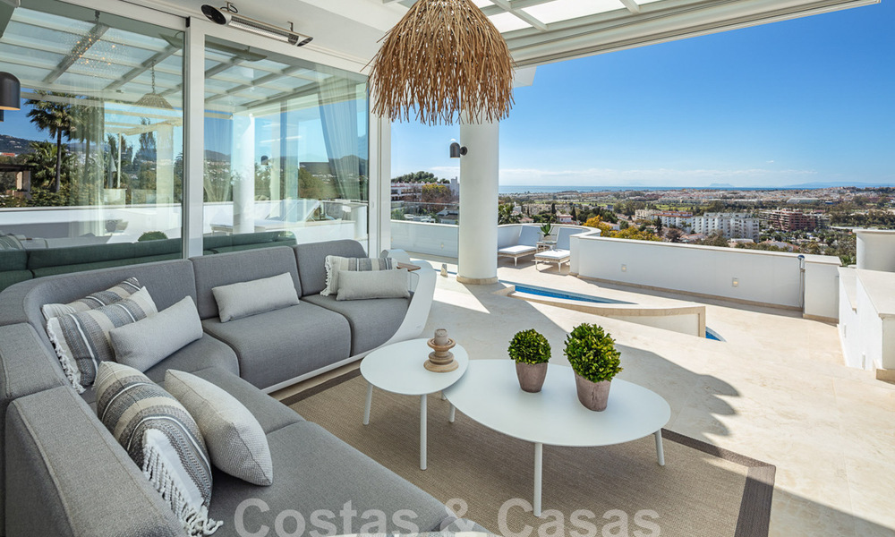 Villa de lujo mediterránea con vistas panorámicas al mar en venta en el valle del golf de Nueva Andalucia en Marbella 59126