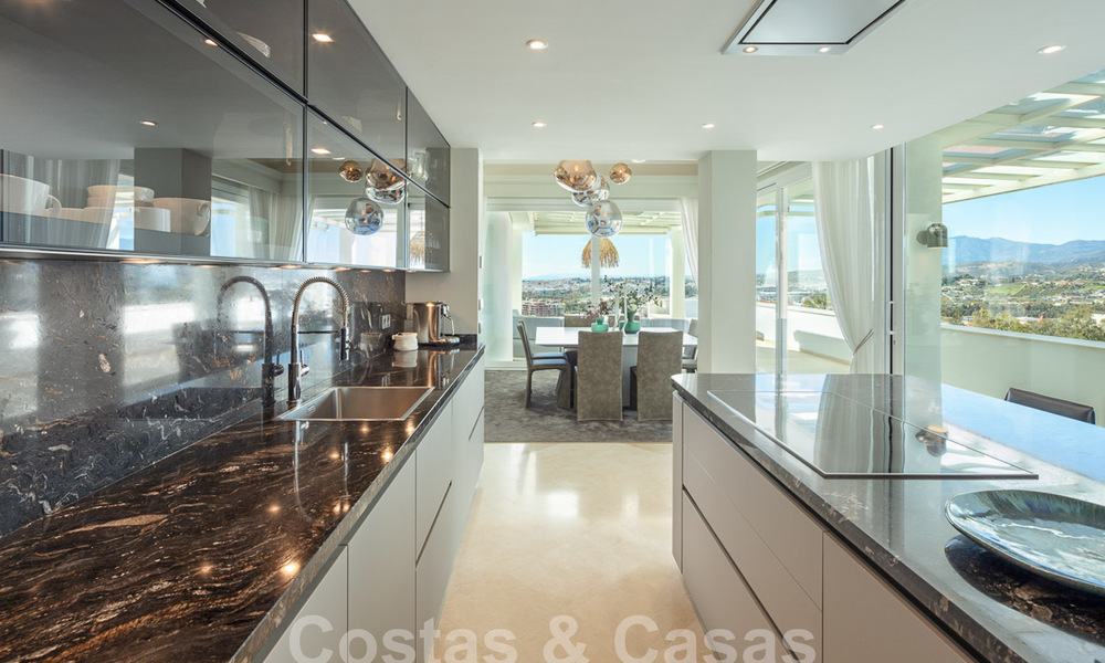 Villa de lujo mediterránea con vistas panorámicas al mar en venta en el valle del golf de Nueva Andalucia en Marbella 59127