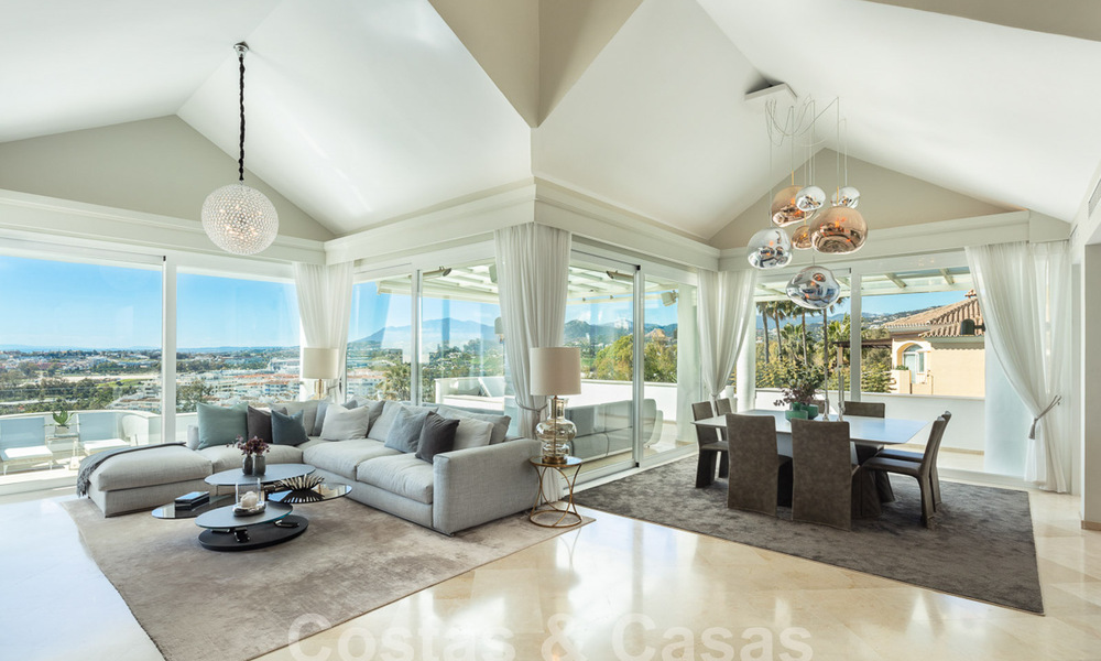 Villa de lujo mediterránea con vistas panorámicas al mar en venta en el valle del golf de Nueva Andalucia en Marbella 59130