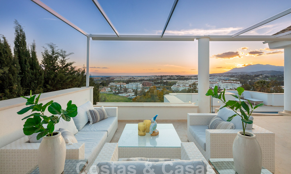 Villa de lujo mediterránea con vistas panorámicas al mar en venta en el valle del golf de Nueva Andalucia en Marbella 59133