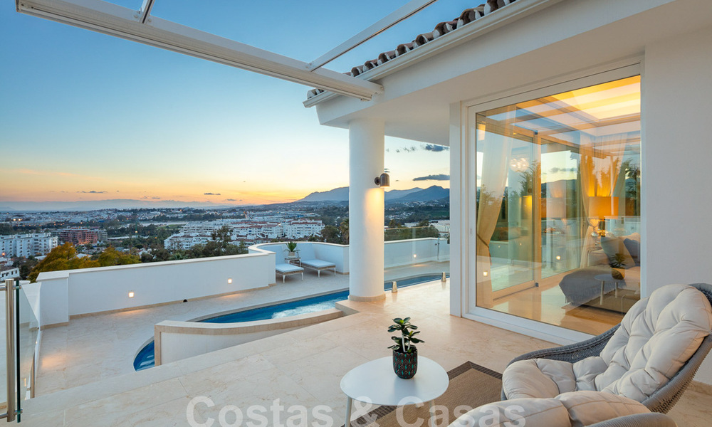 Villa de lujo mediterránea con vistas panorámicas al mar en venta en el valle del golf de Nueva Andalucia en Marbella 59134
