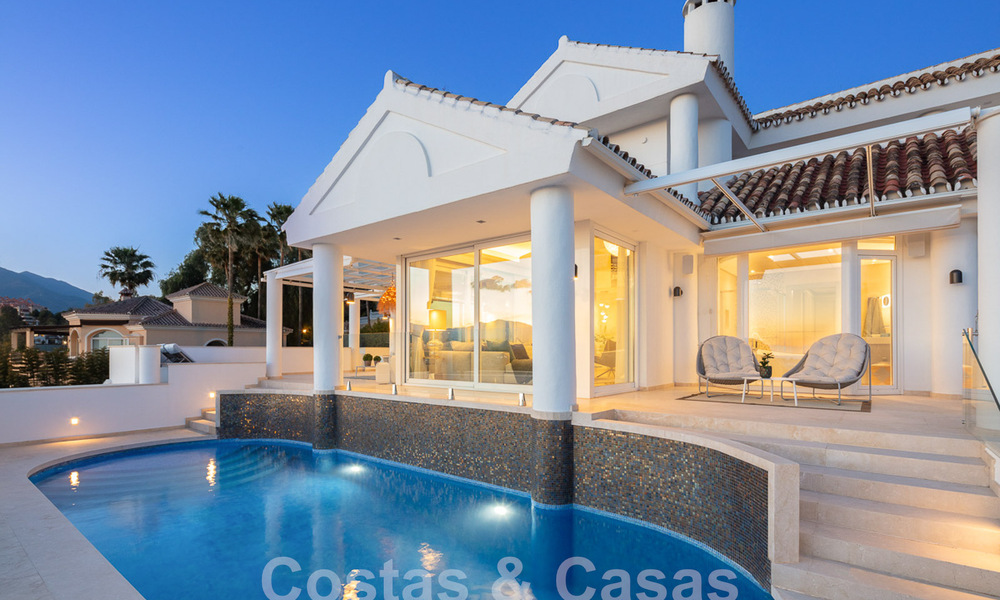 Villa de lujo mediterránea con vistas panorámicas al mar en venta en el valle del golf de Nueva Andalucia en Marbella 59136