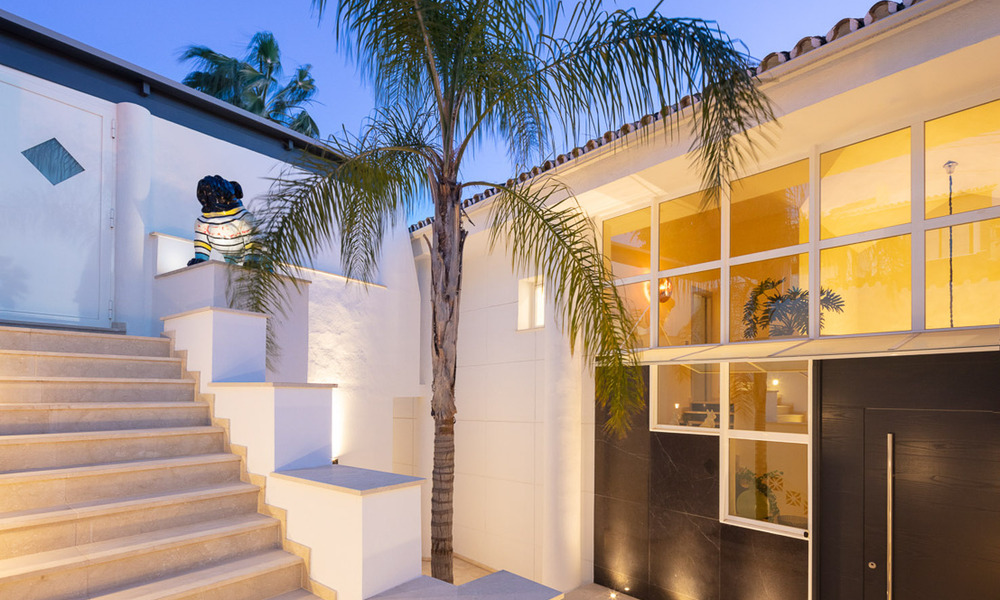 Villa de lujo mediterránea con vistas panorámicas al mar en venta en el valle del golf de Nueva Andalucia en Marbella 59138