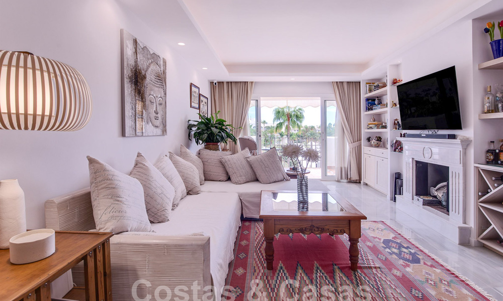 Ático en venta con solárium y vistas de 360°, a un paso de la playa y del centro de Puerto Banús, Marbella 59039