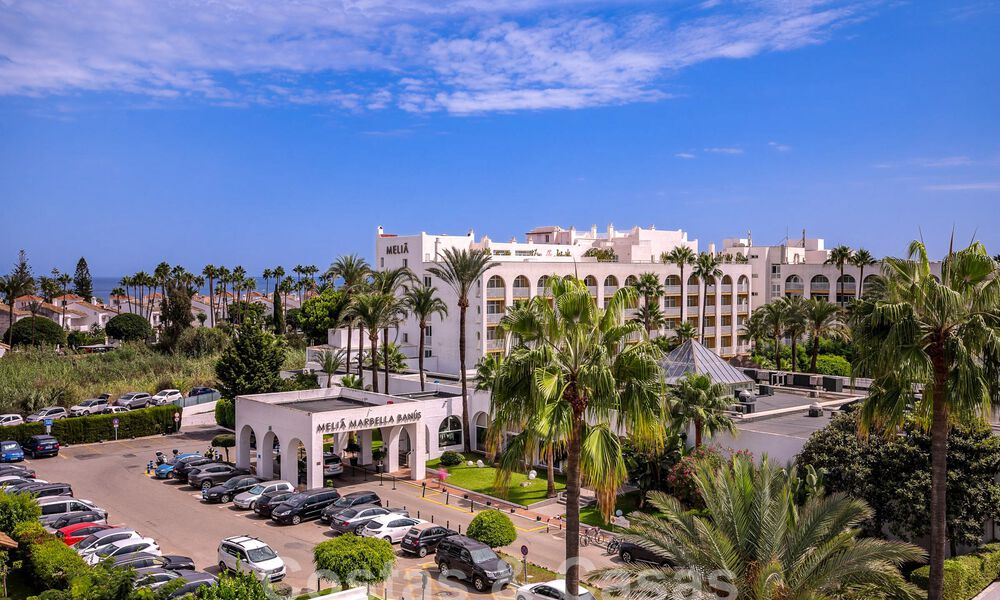 Ático en venta con solárium y vistas de 360°, a un paso de la playa y del centro de Puerto Banús, Marbella 59043