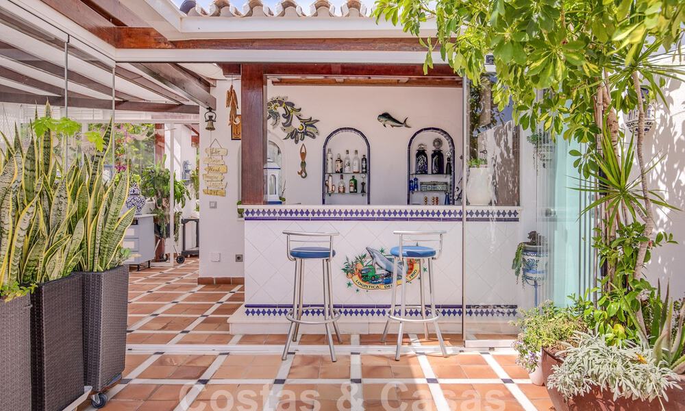 Ático en venta con solárium y vistas de 360°, a un paso de la playa y del centro de Puerto Banús, Marbella 59046