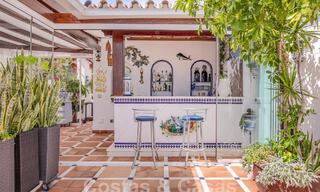 Ático en venta con solárium y vistas de 360°, a un paso de la playa y del centro de Puerto Banús, Marbella 59046 