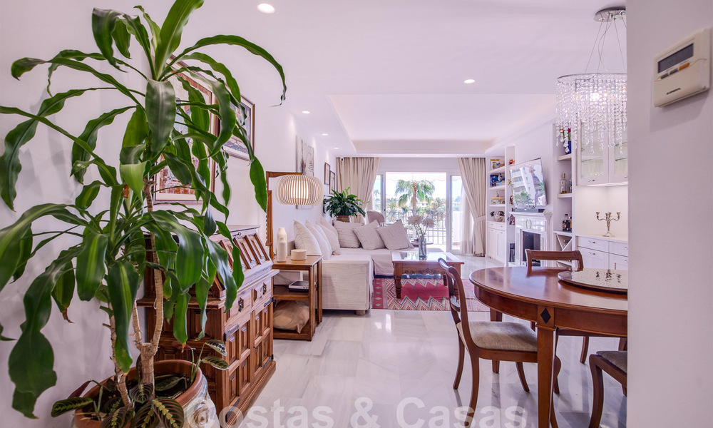 Ático en venta con solárium y vistas de 360°, a un paso de la playa y del centro de Puerto Banús, Marbella 59047