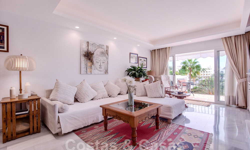 Ático en venta con solárium y vistas de 360°, a un paso de la playa y del centro de Puerto Banús, Marbella 59053