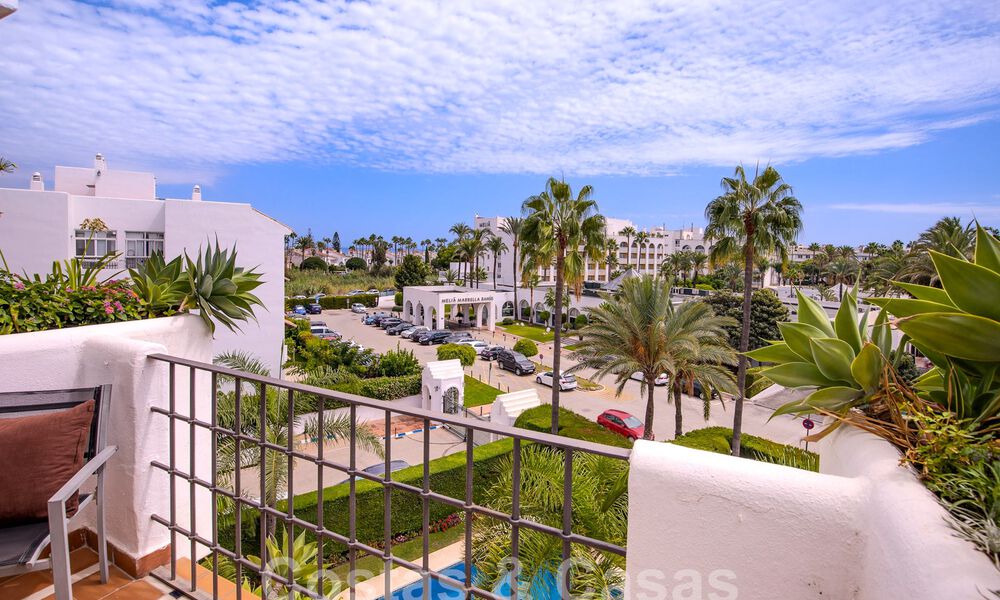Ático en venta con solárium y vistas de 360°, a un paso de la playa y del centro de Puerto Banús, Marbella 59054