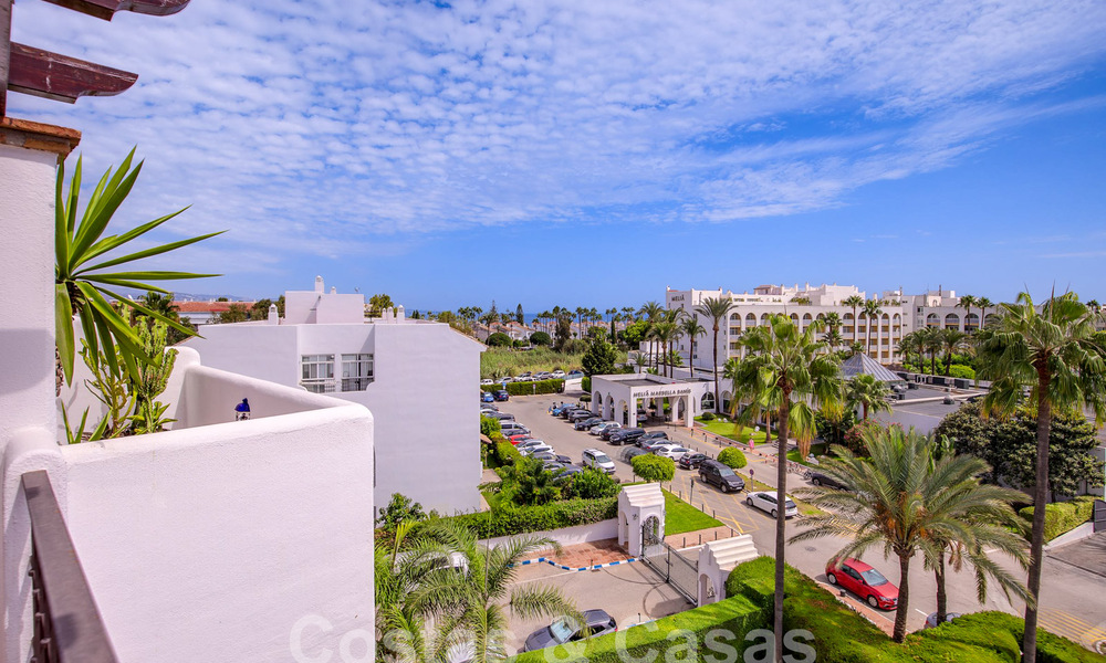 Ático en venta con solárium y vistas de 360°, a un paso de la playa y del centro de Puerto Banús, Marbella 59055