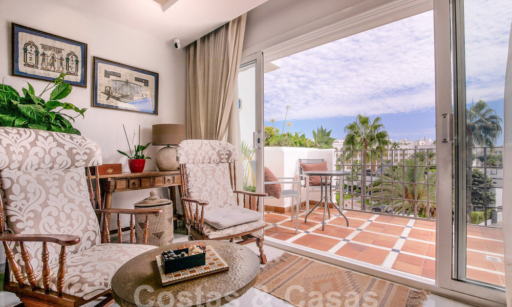 Ático en venta con solárium y vistas de 360°, a un paso de la playa y del centro de Puerto Banús, Marbella 59065