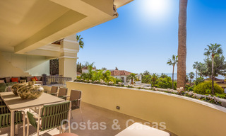 Amplio apartamento de lujo en venta con vistas panorámicas al mar en urbanización cerrada en la Milla de Oro, Marbella 59791 
