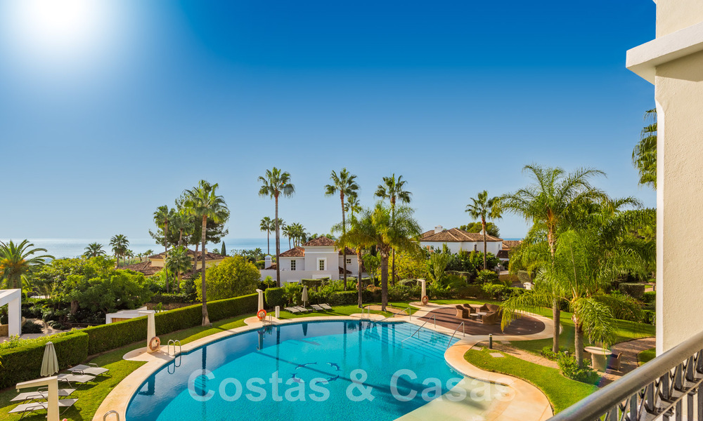 Amplio apartamento de lujo en venta con vistas panorámicas al mar en urbanización cerrada en la Milla de Oro, Marbella 59793