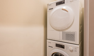 Amplio apartamento de lujo en venta con vistas panorámicas al mar en urbanización cerrada en la Milla de Oro, Marbella 59806 