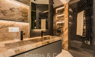 Amplio apartamento de lujo en venta con vistas panorámicas al mar en urbanización cerrada en la Milla de Oro, Marbella 59808 