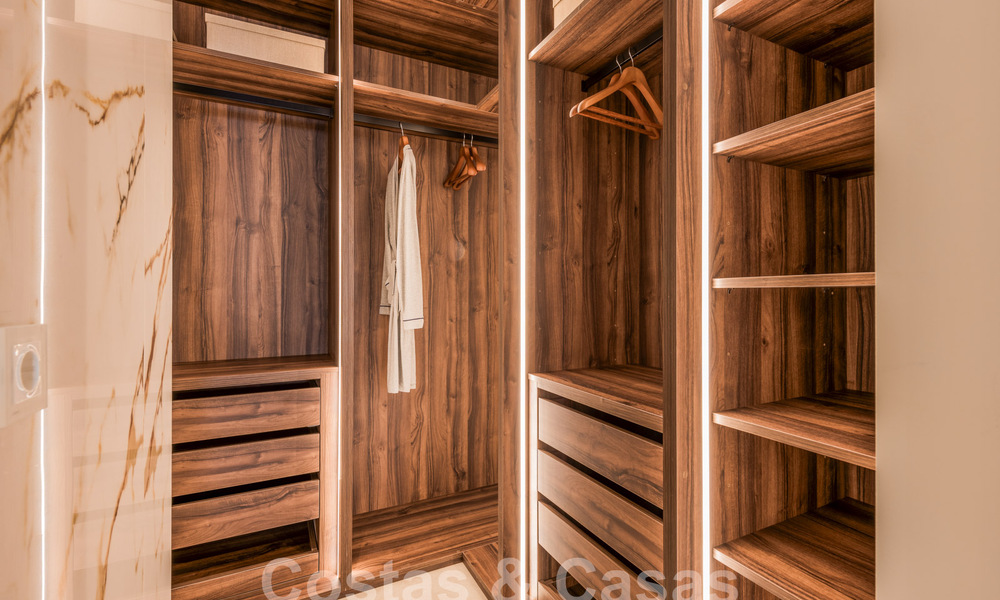 Amplio apartamento de lujo en venta con vistas panorámicas al mar en urbanización cerrada en la Milla de Oro, Marbella 59814