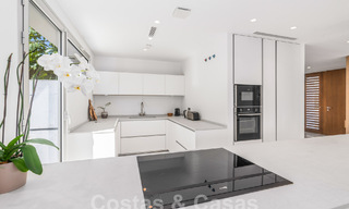 Moderna villa de lujo en venta a poca distancia de la playa y del centro de San Pedro, Marbella 59195 