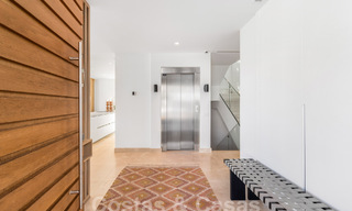 Moderna villa de lujo en venta a poca distancia de la playa y del centro de San Pedro, Marbella 59197 