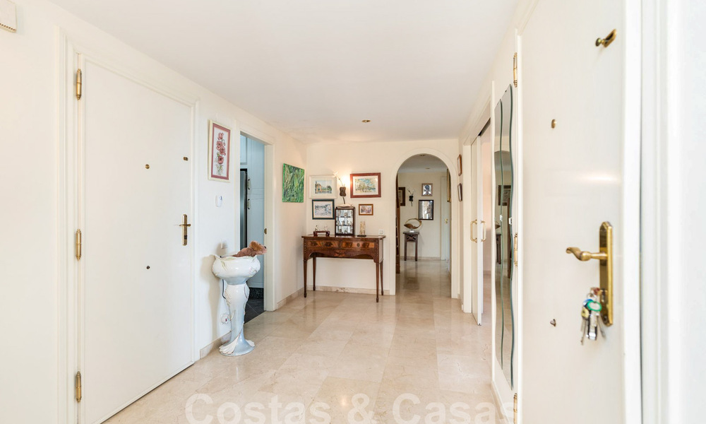 Amplio ático en venta en complejo cerrado de playa con magníficas vistas al mar en La Duquesa, Costa del Sol 59305