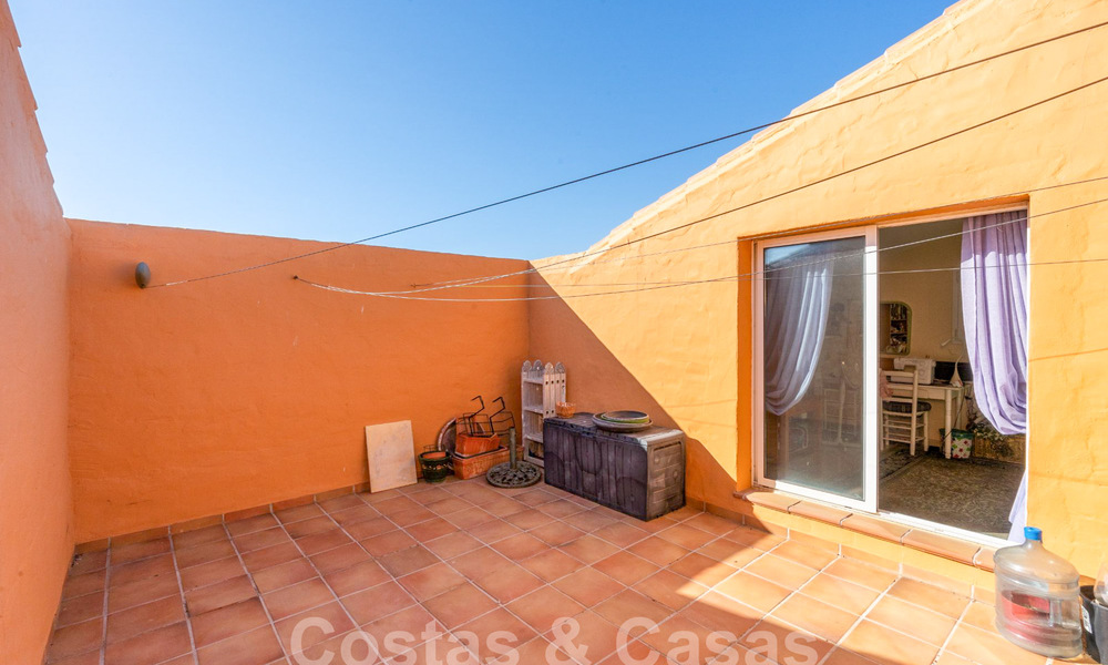 Amplio ático en venta en complejo cerrado de playa con magníficas vistas al mar en La Duquesa, Costa del Sol 59314