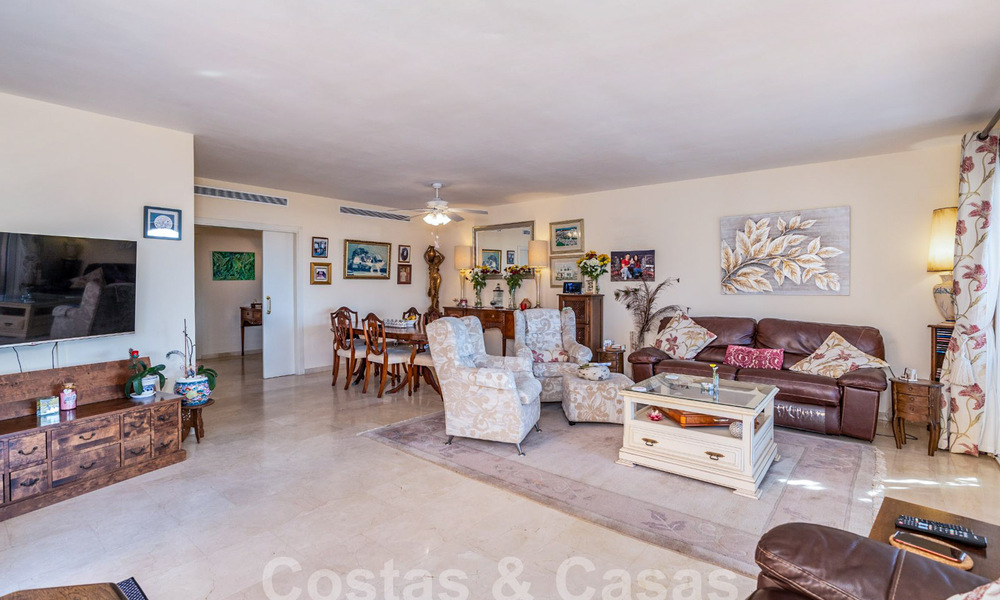 Amplio ático en venta en complejo cerrado de playa con magníficas vistas al mar en La Duquesa, Costa del Sol 59317