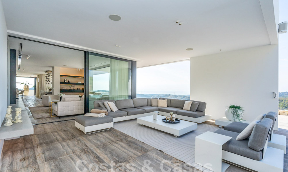 Moderna villa de lujo en venta con vistas al mar en urbanización cerrada rodeada de naturaleza en Marbella - Benahavis 59220