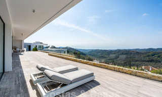 Moderna villa de lujo en venta con vistas al mar en urbanización cerrada rodeada de naturaleza en Marbella - Benahavis 59221 