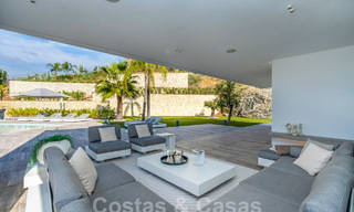 Moderna villa de lujo en venta con vistas al mar en urbanización cerrada rodeada de naturaleza en Marbella - Benahavis 59222 
