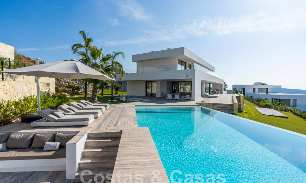 Moderna villa de lujo en venta con vistas al mar en urbanización cerrada rodeada de naturaleza en Marbella - Benahavis 59223